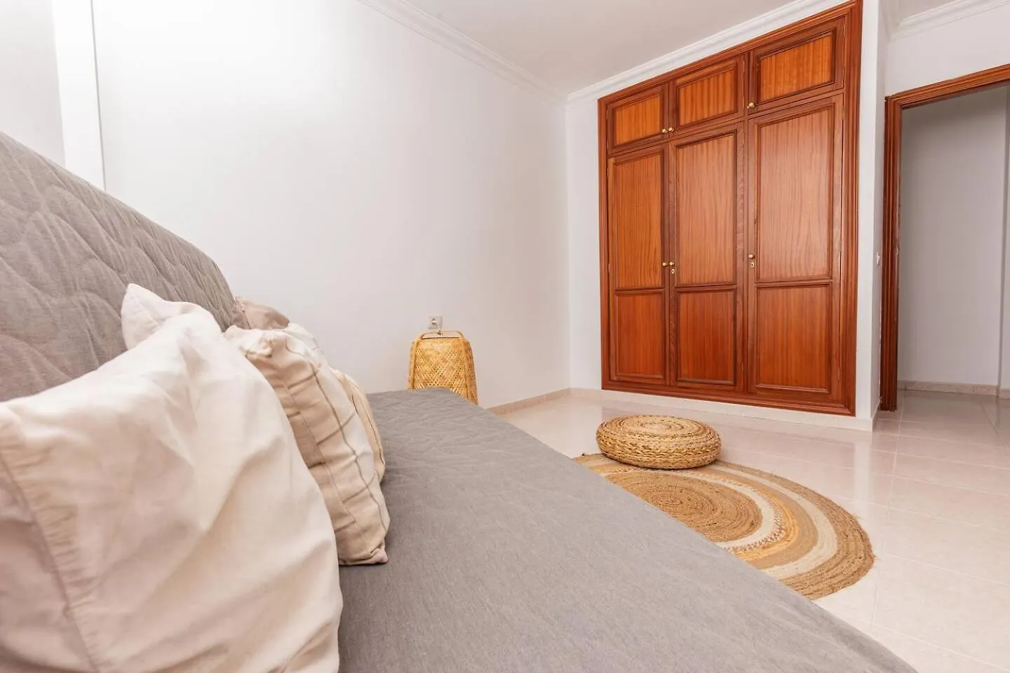 Radazul Beachfront Apartment Spain